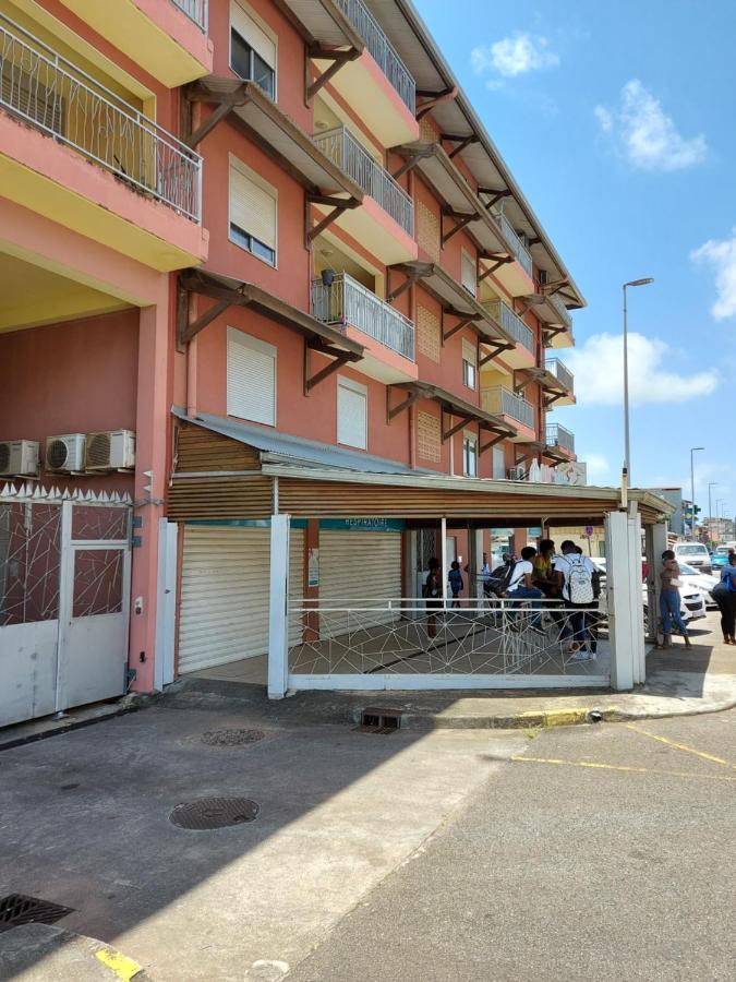 Nana - A 44 - Vue Panoramique-Appartement Cosy Et Lumineux- Cuisine Equipee- - Centre Ville-Wifi-Clim- Netflix - Parking Public Gratuit-Garage Prive Payant Cayenne Bagian luar foto